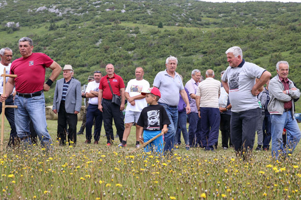 Косидба за Младића и гардисте